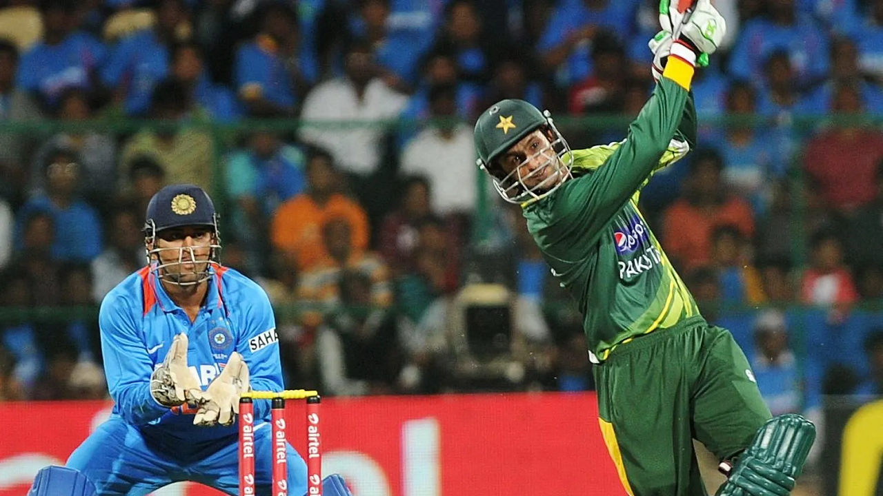 shoaib malik breaks silence on his future, reveals if he wishes to play for pakistan again