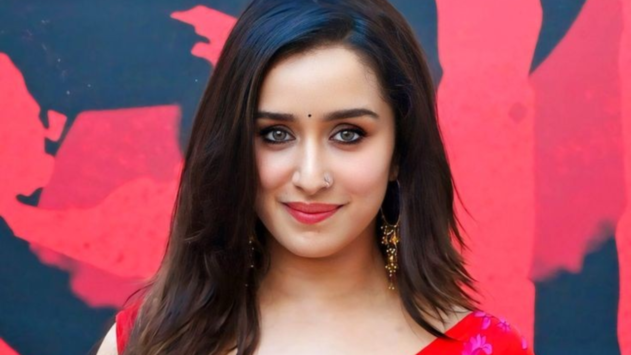 Shraddha Kapoor's ROFL Response To Fan Asking For Adhaar Card Photo Leaves Everyone Amused: Usme Itni Khoobsurat...