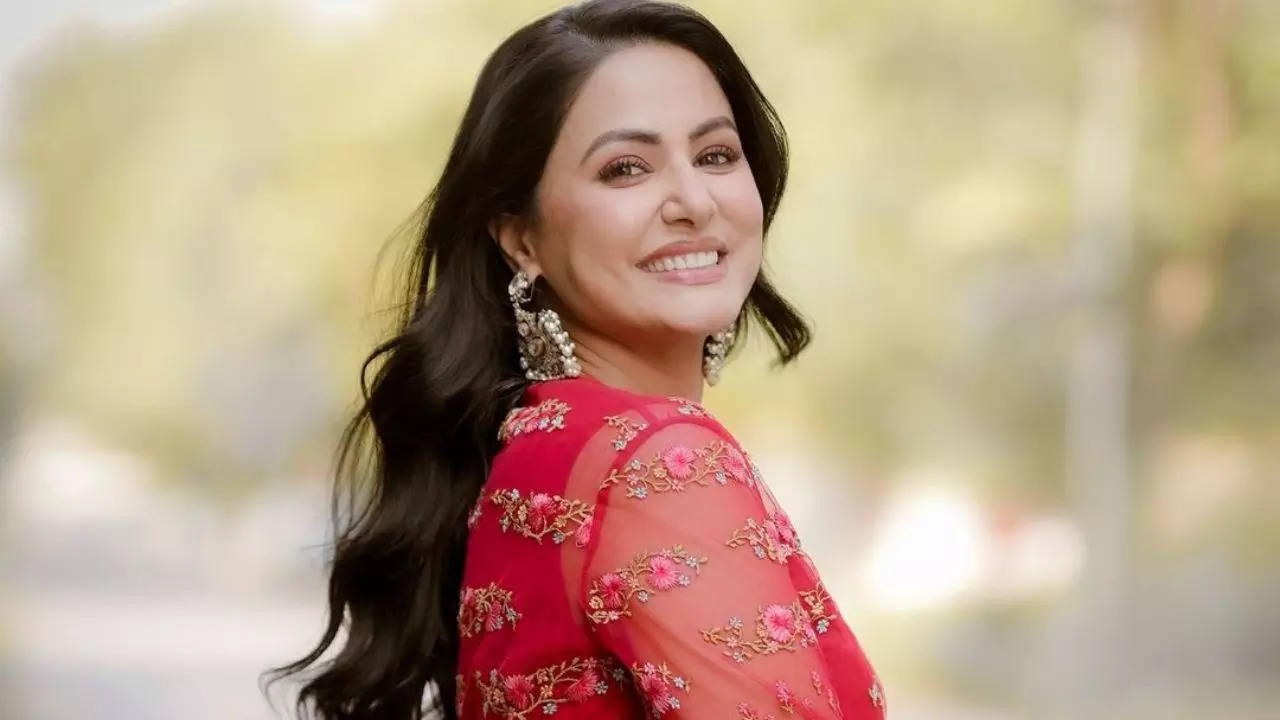 Hina Khan Reveals ‘Last Few Days Have Been Tough’, Asks Fans To Pray For Her