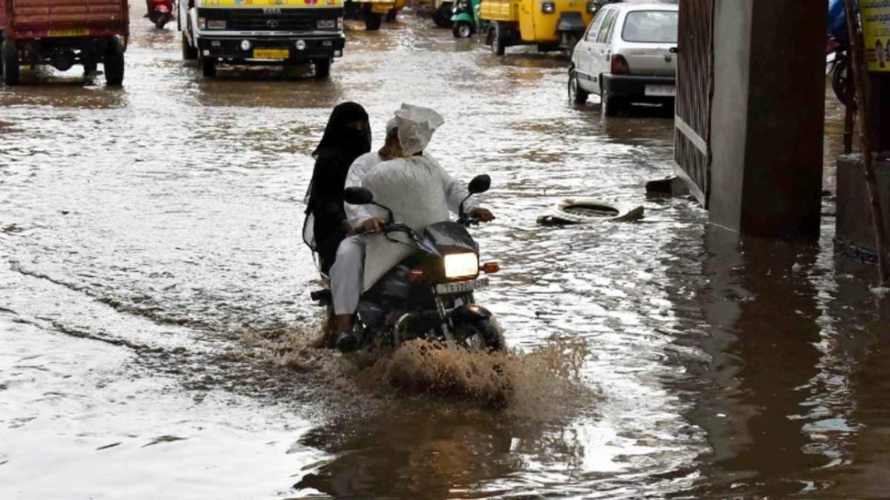 rain lashes hyderabad amid imd's red alert, telangana cm asks officials to be prepared