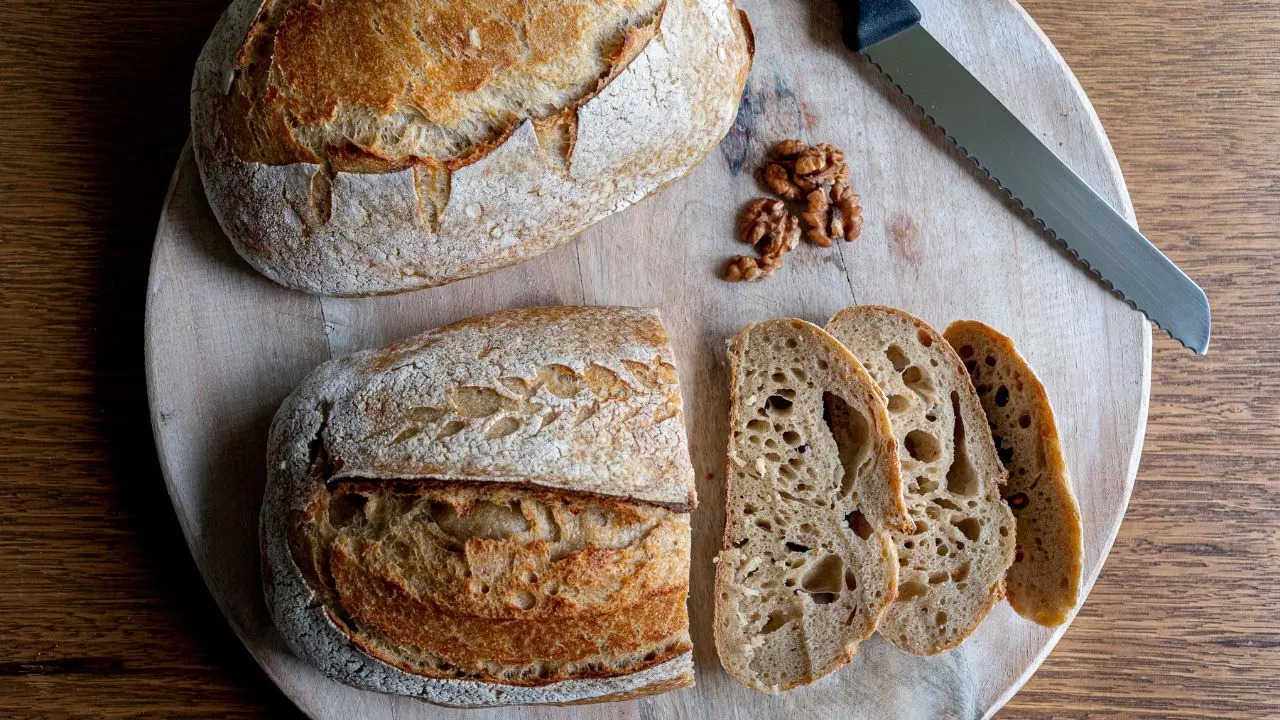 Here's How Sourdough Bread Can Help In Weight Loss