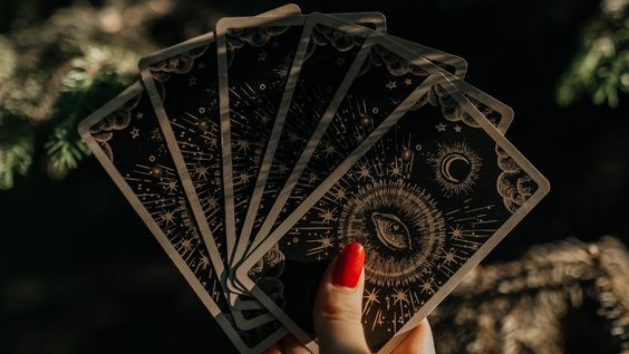 Tarot card reading