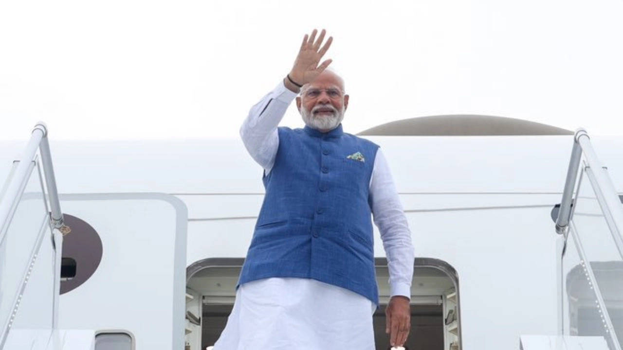 PM Modi departure pic.