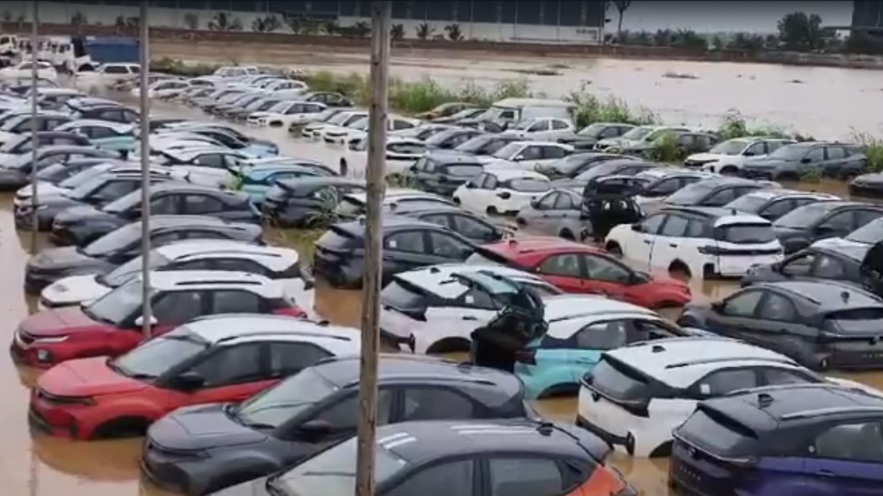 300 Cars Submerged In Vijayawda As Heavy Rains Lash Andhra Pradesh