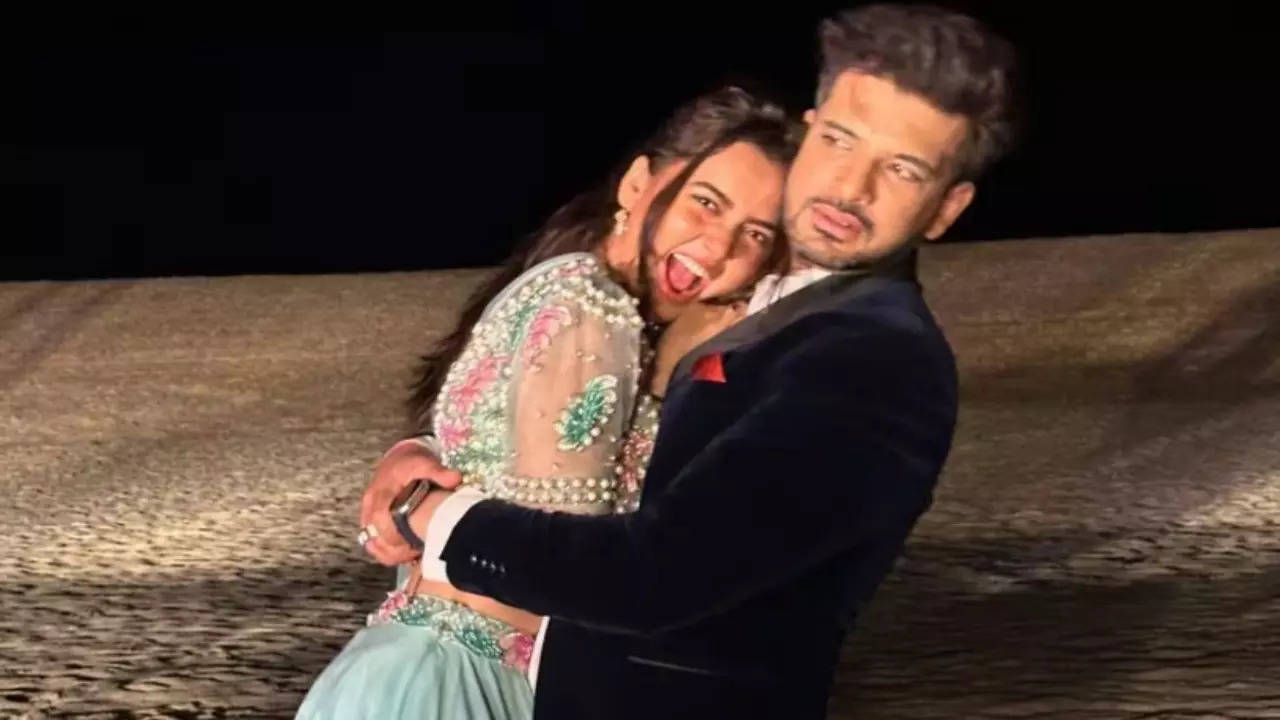 THIS Is How Tejasswi Prakash Shuts Beau Karan Kundrra’s Mouth - Watch