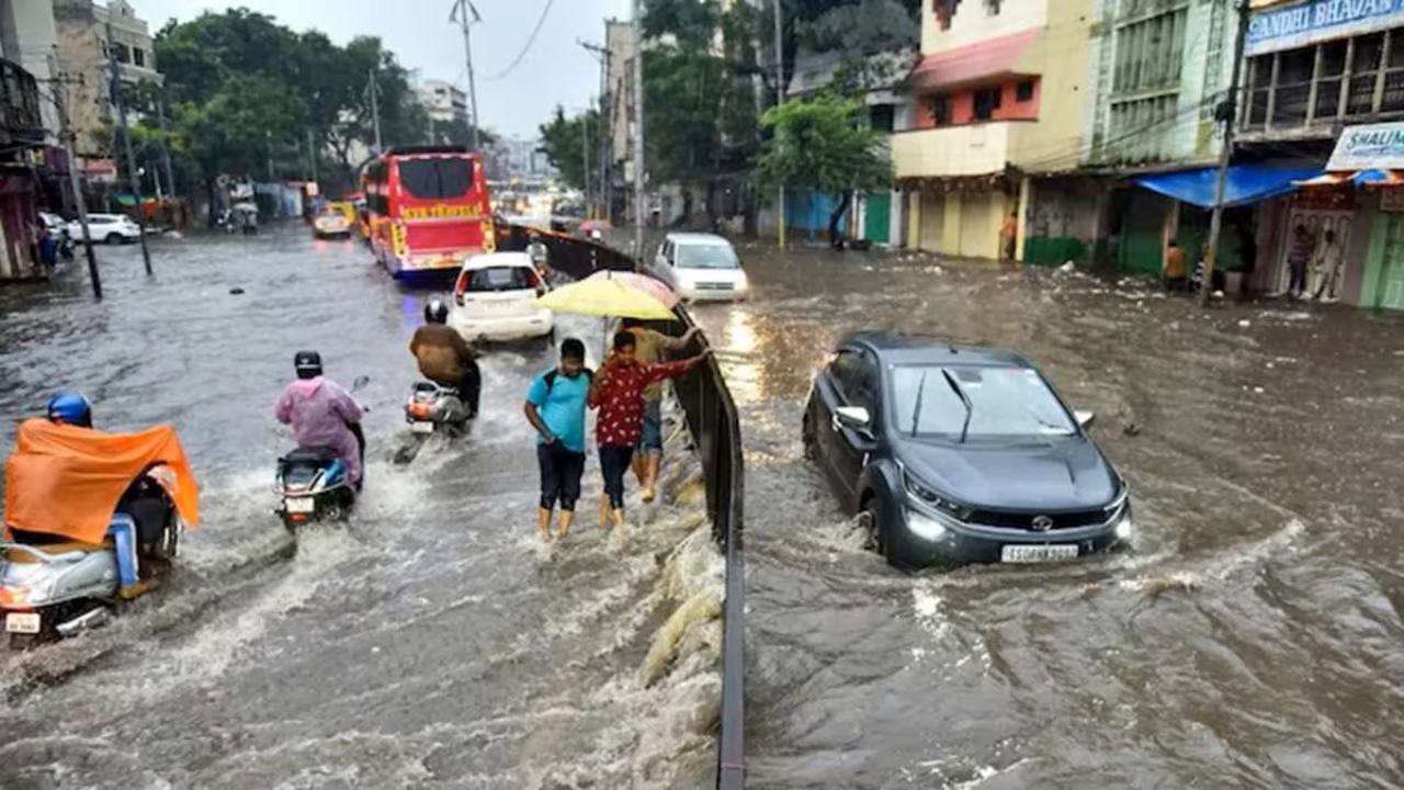 hyderabad weather today city on yellow alert, rain with thunderstorms likely telangana flood