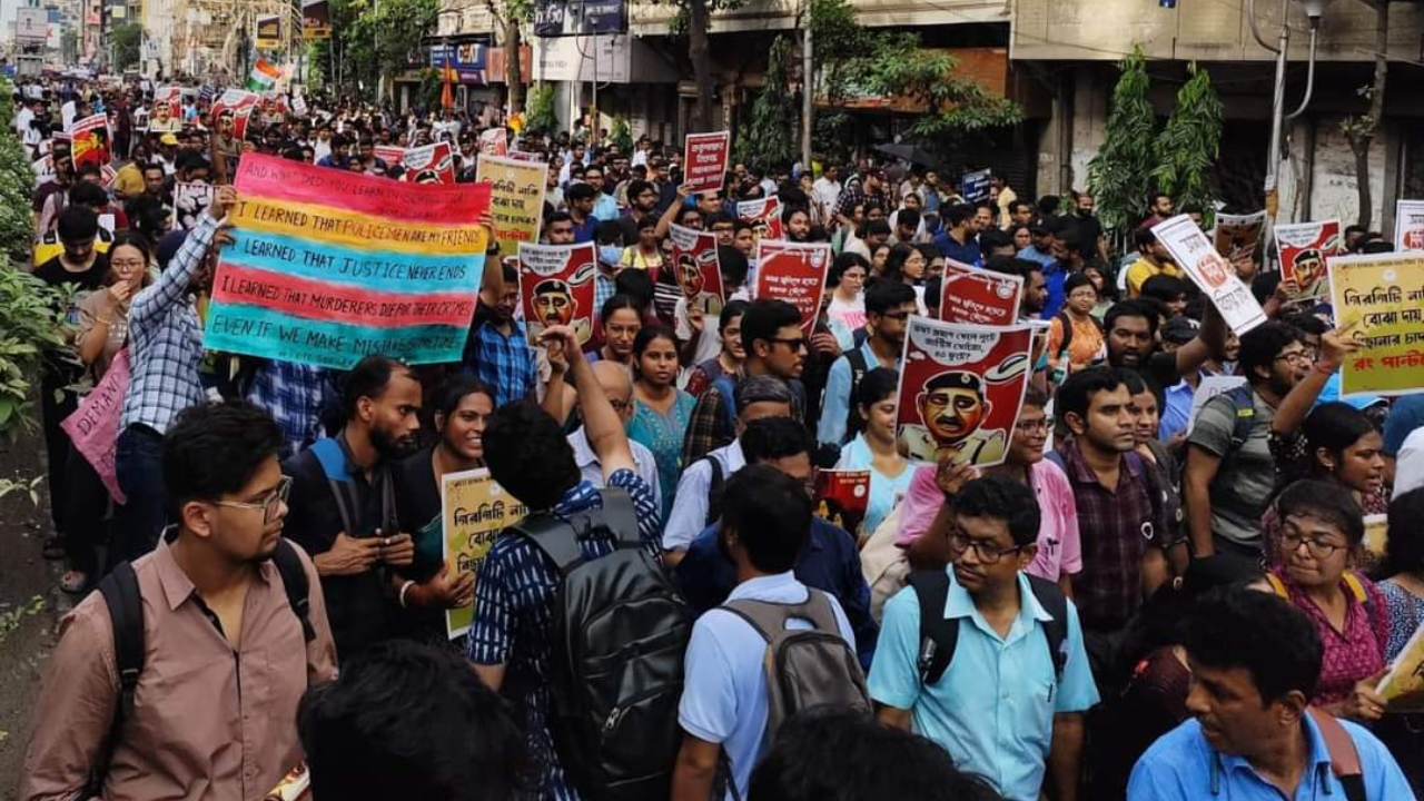 strike called off, but kolkata protest continues: doctors urge human chain & lights out today