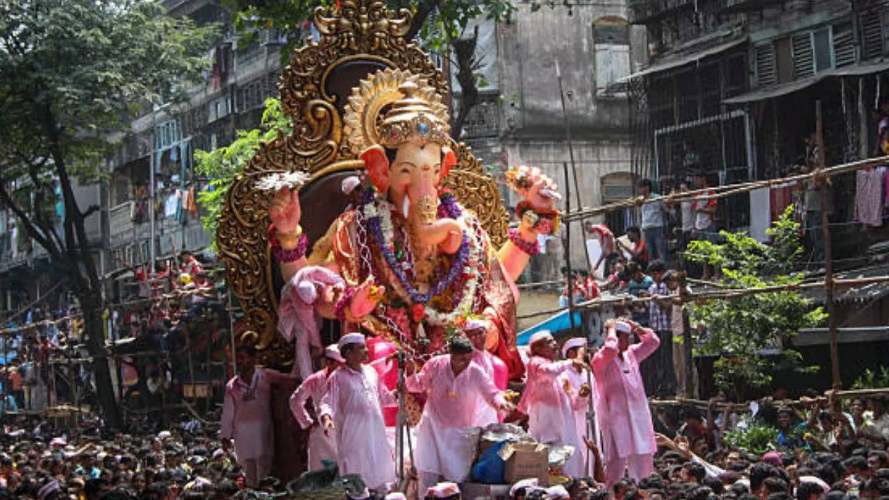 'will take action against illegal stalls': pune civic body issues notice to 226 ganesh idol sellers