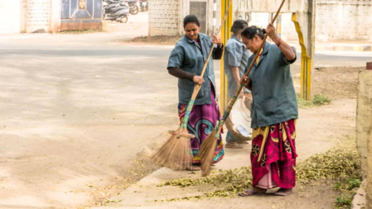 Over 45K Graduates, 6K Postgraduates Apply for Sweeper Job in Haryana