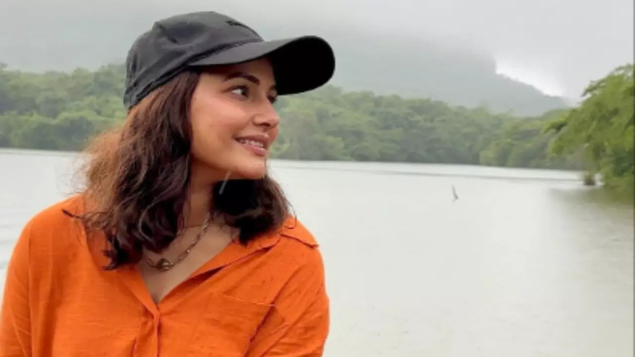 Hina Khan Gives A Sneak Peek Into Her Small Vacation In The Lap Of Mother Nature