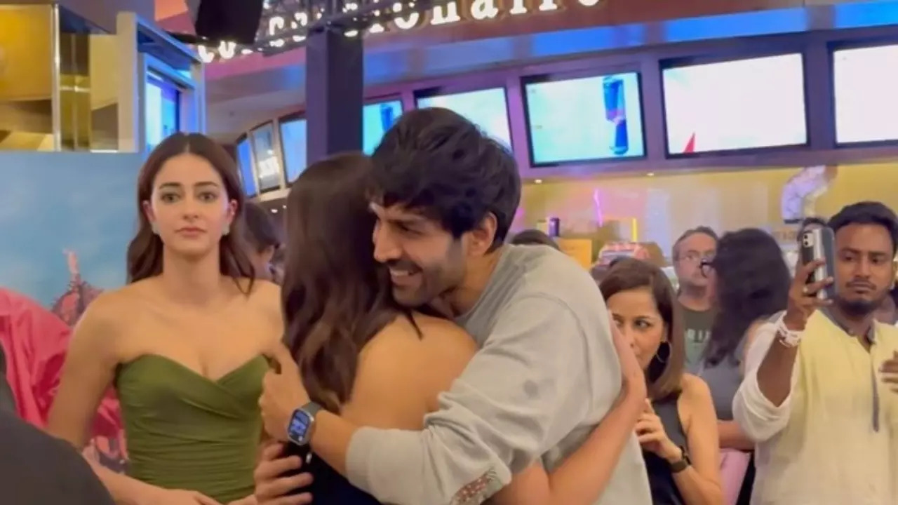 Sara Ali Khan, Kartik Aaryan Spotted Bonding At Call Me Bae Premiere. Ananya Panday Looks Visibly 'Awkward'