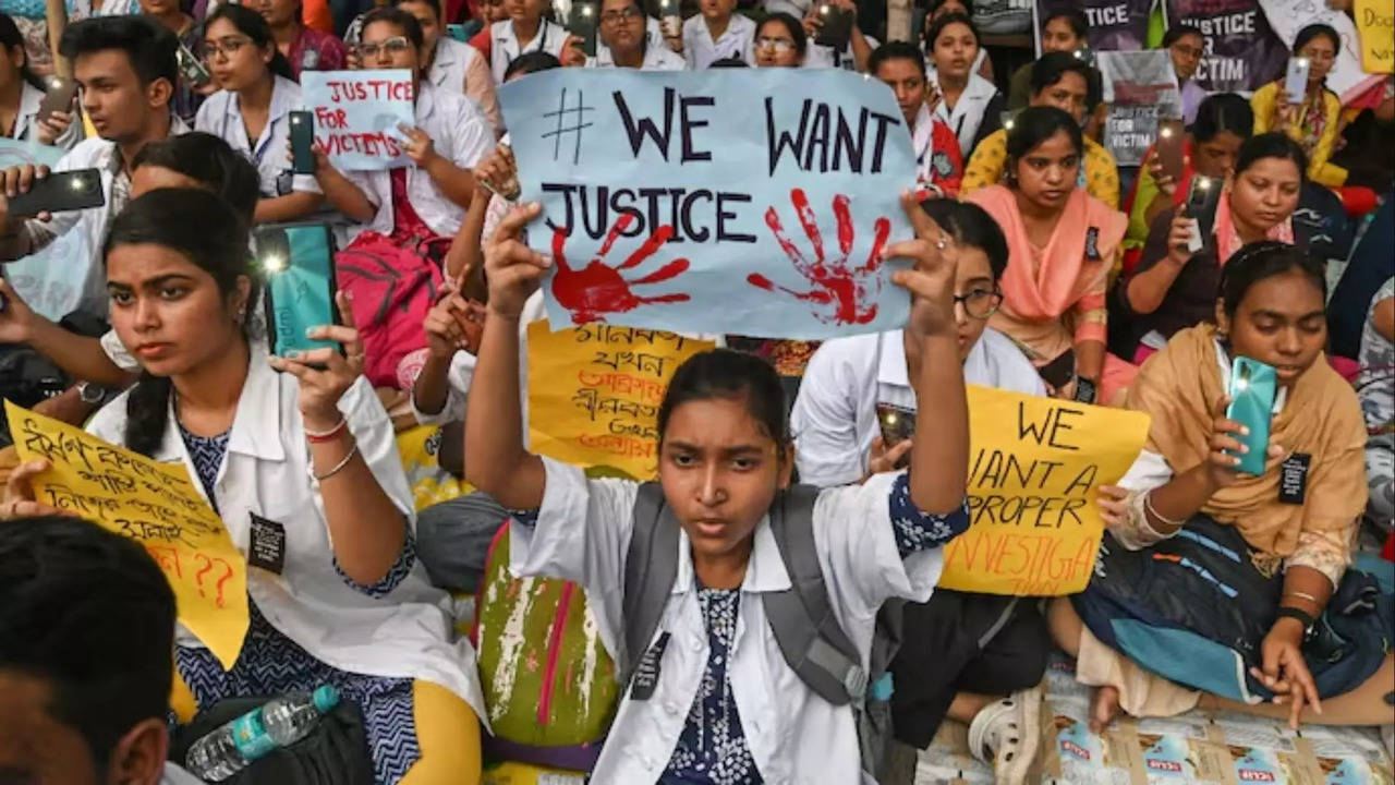 kolkata doctor rape victim family share police action about forced cremation and money offering