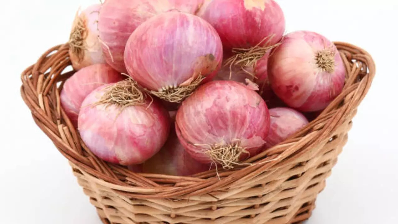 Onion, onion price, onion prices in delhi ncr, onion prices in mumbai, food corporation ministry