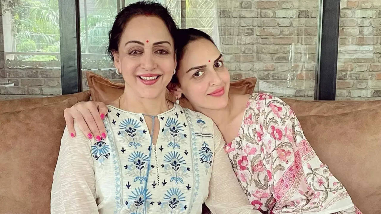 Esha Deol Reveals How Comparisons To Mom Hema Malini 'Affected' Her After 1st Film