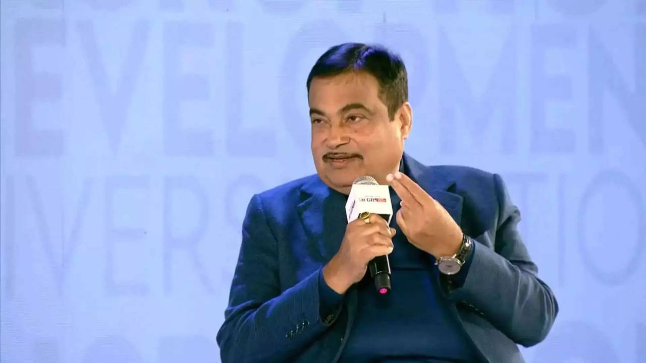 union minister nitin gadkari advocates for subsidy-free electric vehicle market in india