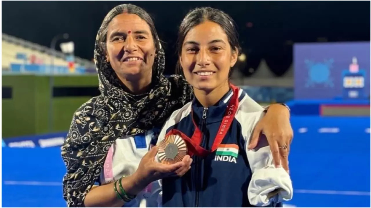 'MAA HAIN NA TOH MUMKIN THA!': Paralympics Bronze Medallist Archer Sheetal Devi Pens Heartfelt Post For Mother