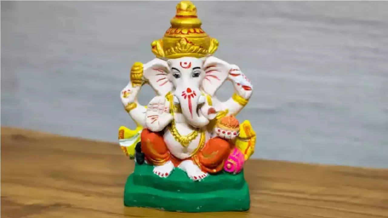 ganeshotsav 2024 how to identify difference between clay idol and plaster of paris idol of ganesha