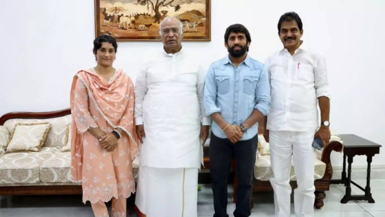 Wrestlers Vinesh Phogat And Bajrang Punia Joins Congress