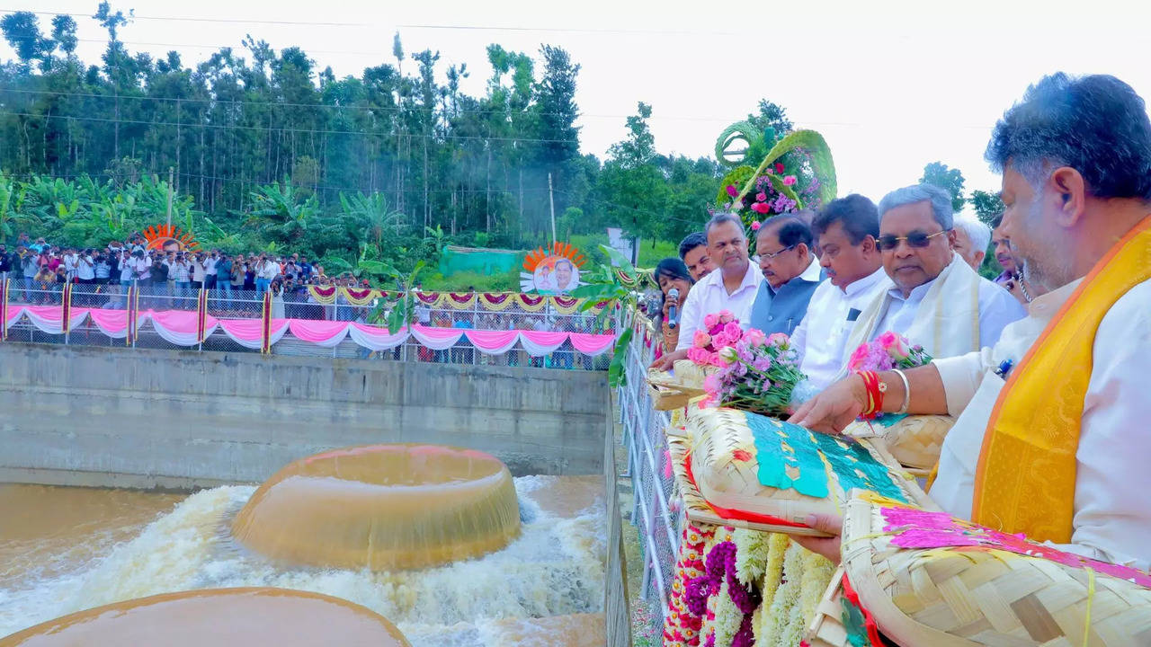 ready to deliver drinking water to lakhs of households in 7 districts from ettinahole second stage by 2027: chief minister's guarantee