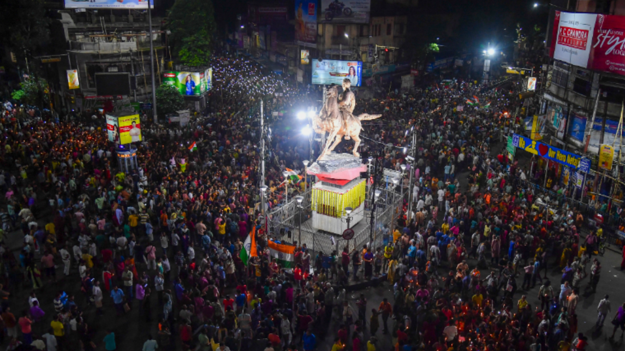 kolkata rape murder out for reclaim the night protest, women molested and attacked rg kar college cbi