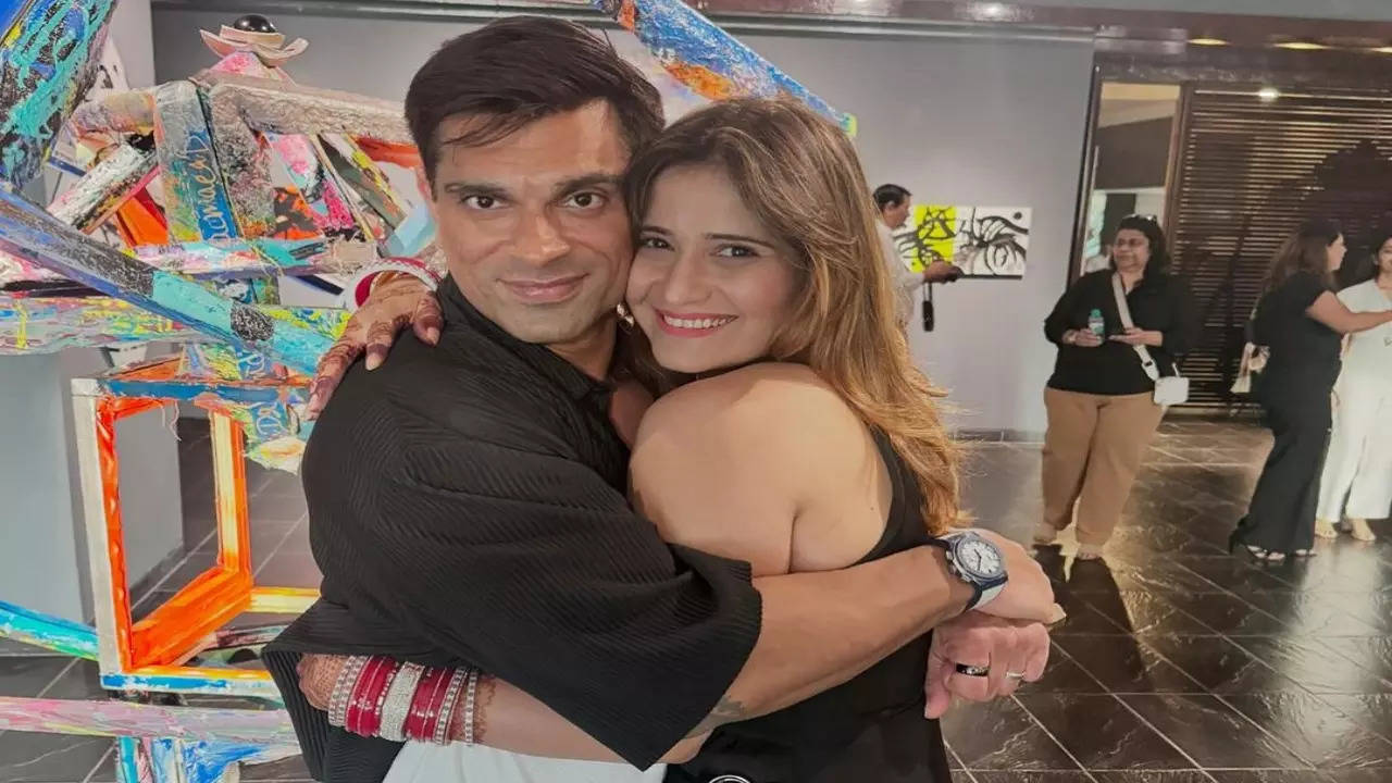 arti singh is proud of her bestie karan singh grover as she praises his paintings