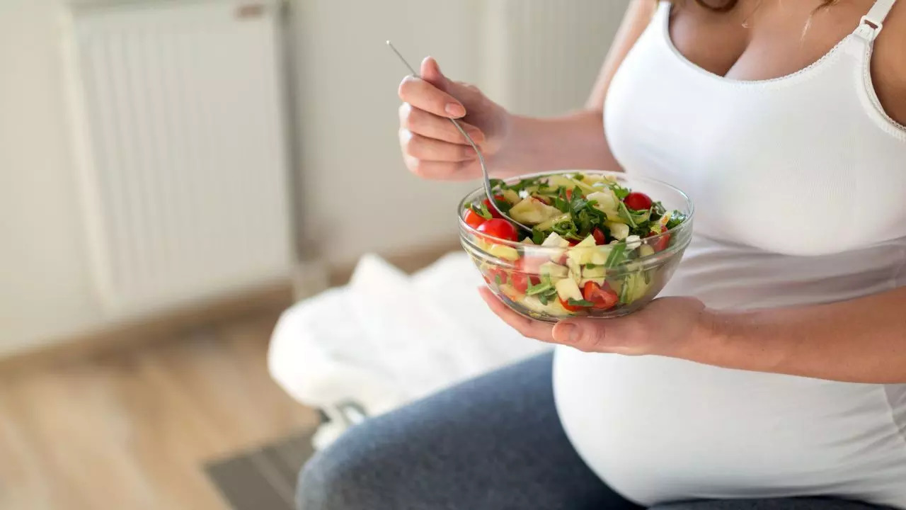 Know What Pregnant Women Need To Eat For Maternal and Foetal Health​