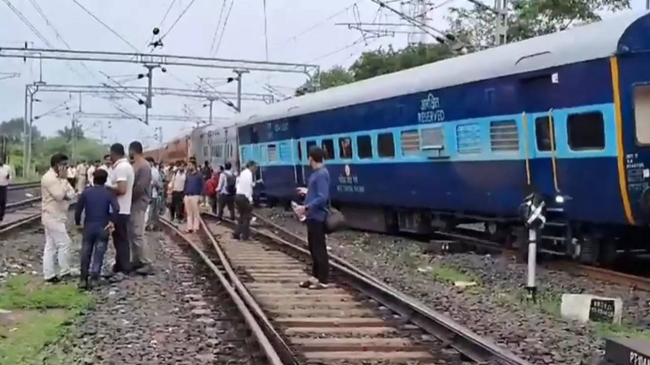 Train Accident Jabalpur Somnath express accident two coaches derailed