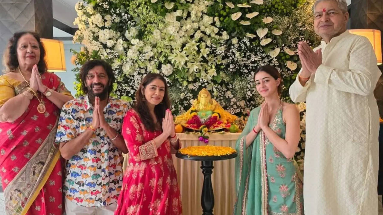 ganesh chaturthi 2024: ananya panday welcomes 'bappa home' with parivaar. see pics