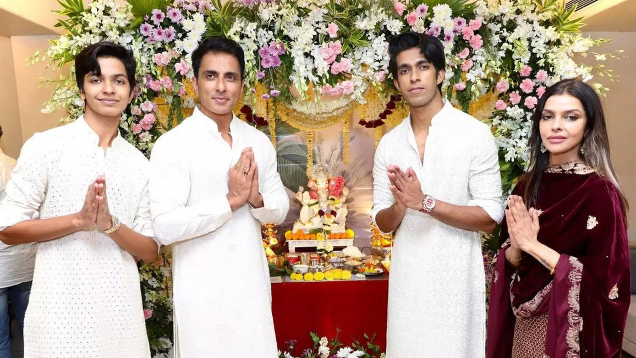 Ganesh Chaturthi 2024: Sonu Sood Celebrates With Family As He Brings 'Bappa' Home