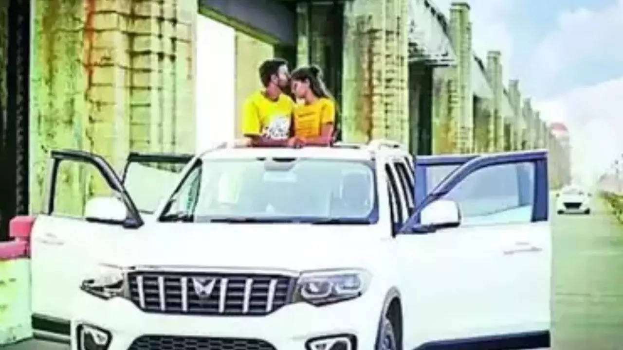 Photoshoot on SUV at High-Security Tungabhadra Dam Triggers Public Outrage