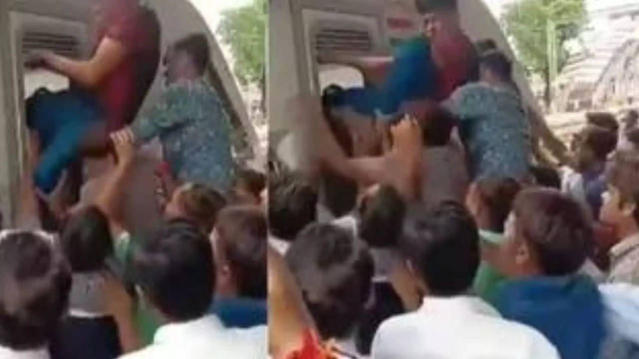 vande bharat drivers fight at agra railway station video goes viral