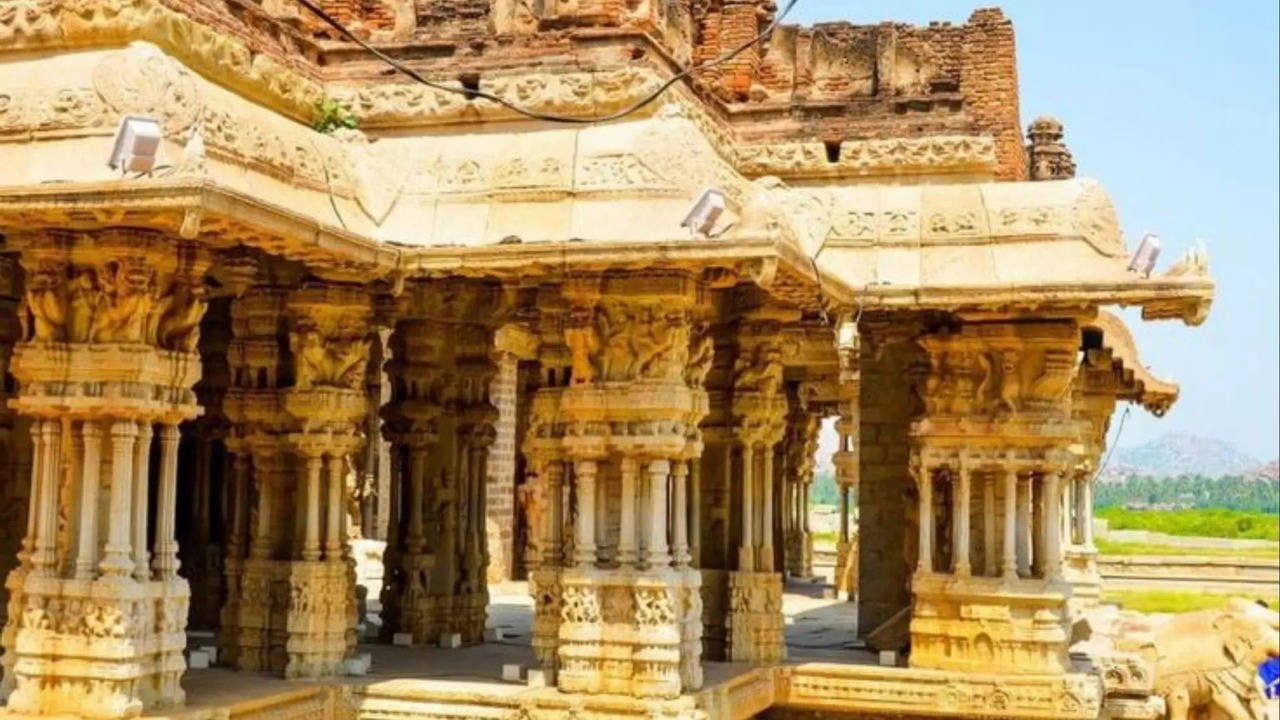 where you can see stone music pillars within india and tamilnadu