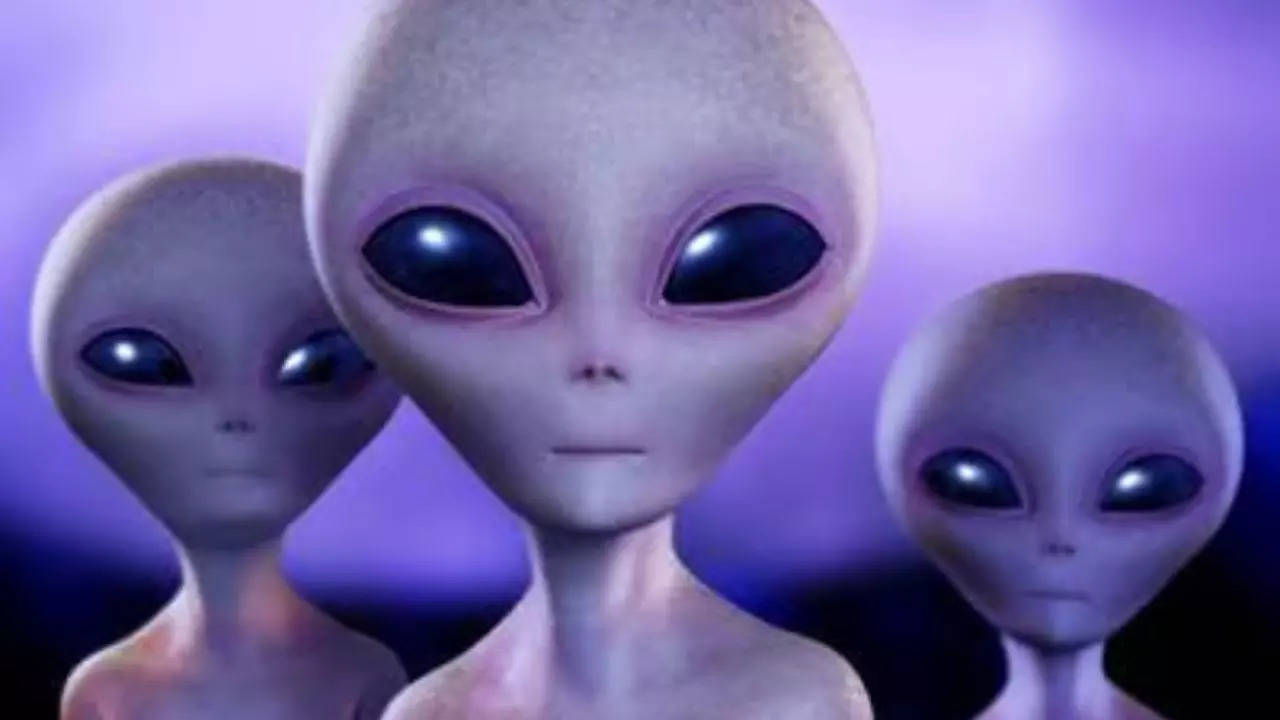 Former Pentagon official claims alien cover-up by US government