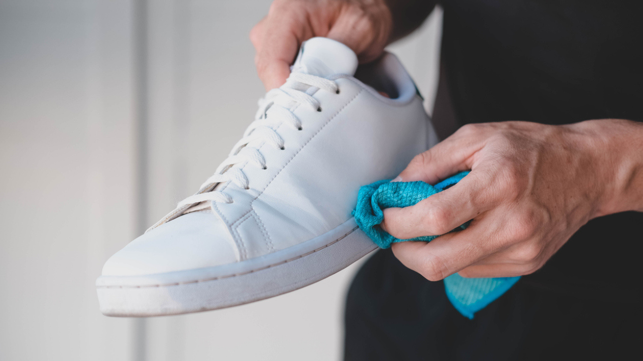 How to clean white canvas shoes