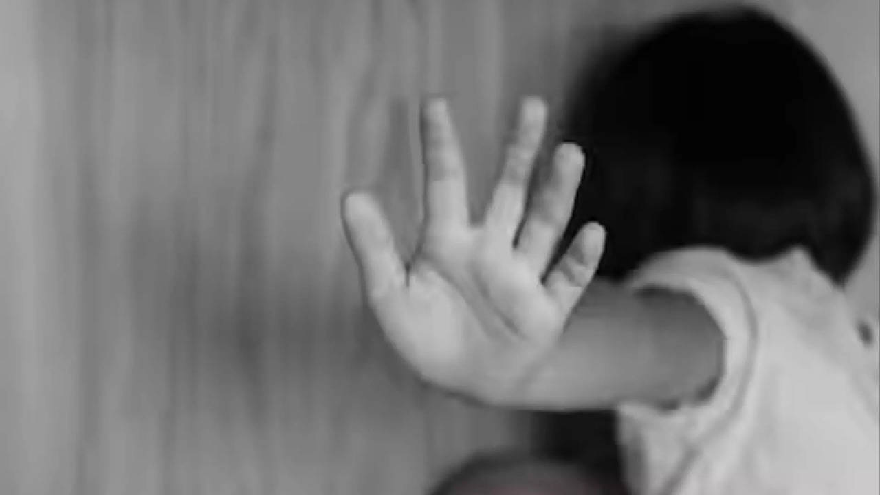 man-rapes-13-year-old-in-front-of-younger-sister-smashes-her-head-with-stone-in-maharashtra