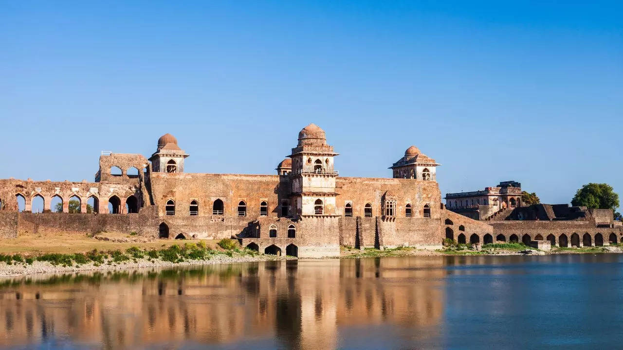 This Palace Fort In Mandu Looks Like It's Floating On Water! Credit: Canva