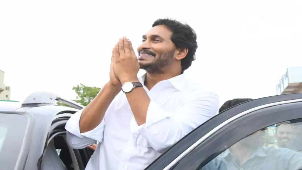 ycp chief ys jagan to guntur jail on 11th of this month.... a call to ycp ranks to come