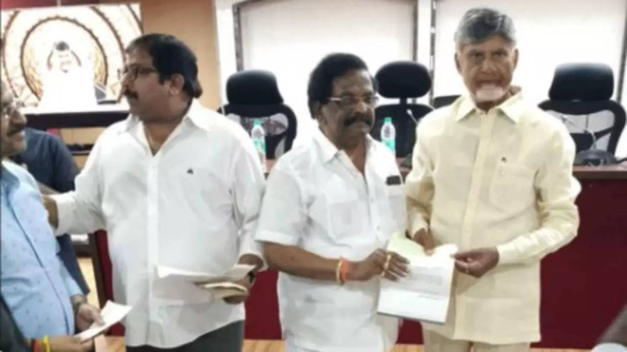 interesting development in ongole politics: ex-minister siddha raghavrao joins tdp..? chandrababu green signal but waiting for lokesh