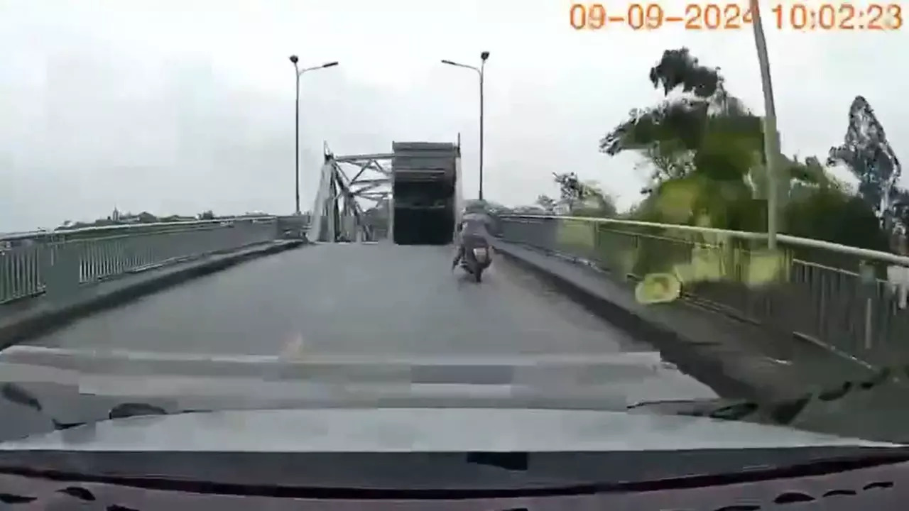 vietnam bridge collapse