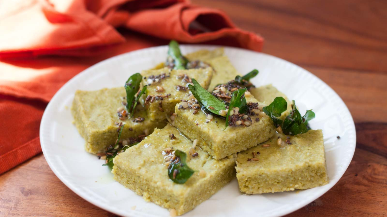 Give Your Gujarati Dhokla A Twist Of Spinach And Foxtail Millet For Breakfast