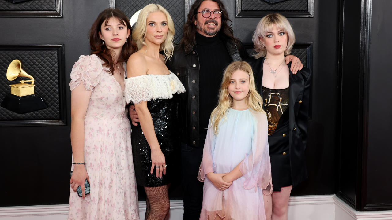 Dave Grohl Family: All On Wife Jordyn Blum And Children Violet, Harper ...