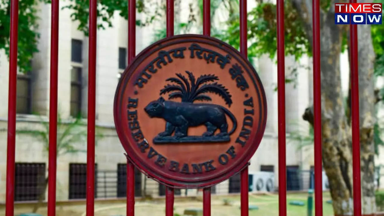 rbi, reserve bank of india, rbi penalty on banks, why rbi penalises axis and hdfc bank, axis bank, hdfc bank