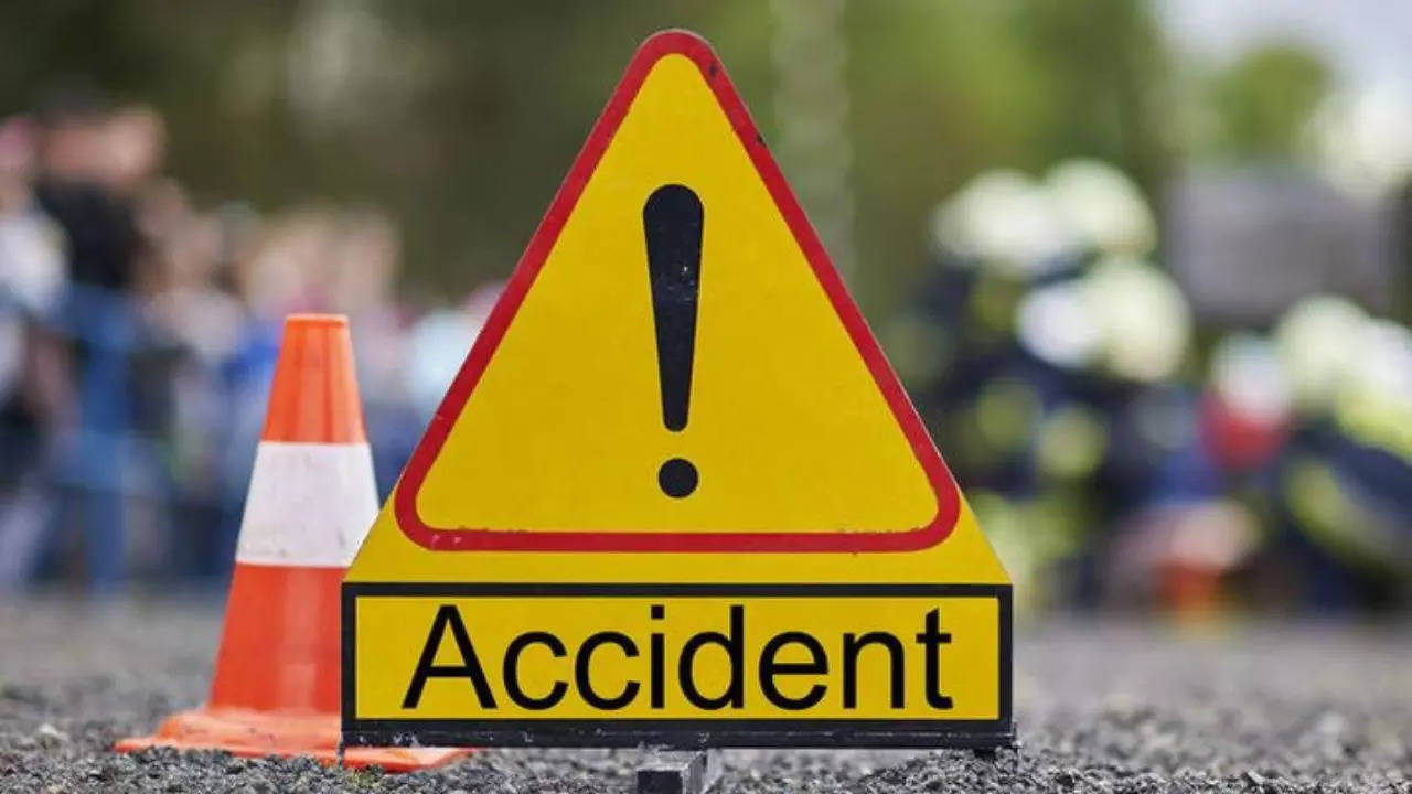 seven dead in road accident in east godavari district