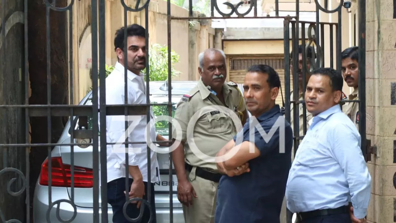 Malaika Arora's Ex-Husband Arbaaz Khan Reaches Family Residence After Her Dad Anil Arora Jumps Off Building. Watch