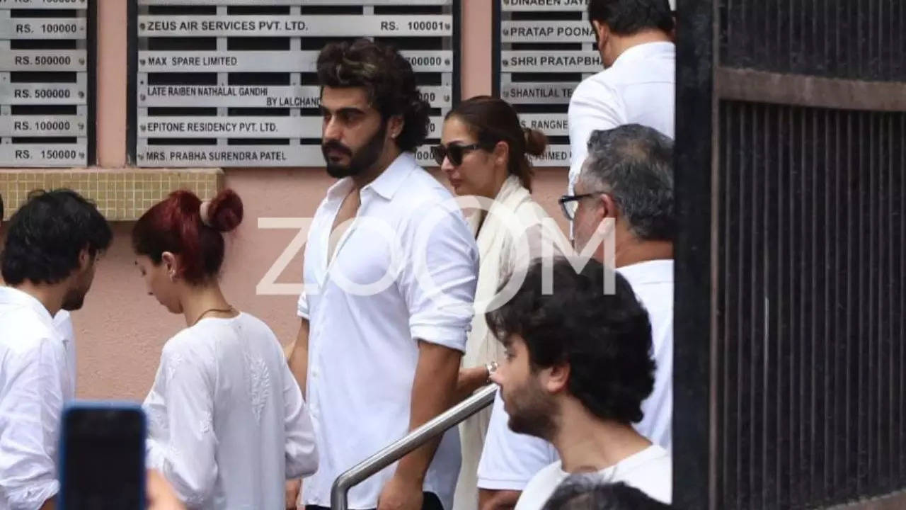 Malaika Arora Father Funeral News Live Kareena Kapoor Arrives For Anil Mehtas Last Rites Arbaaz Spotted With Wife Sshura