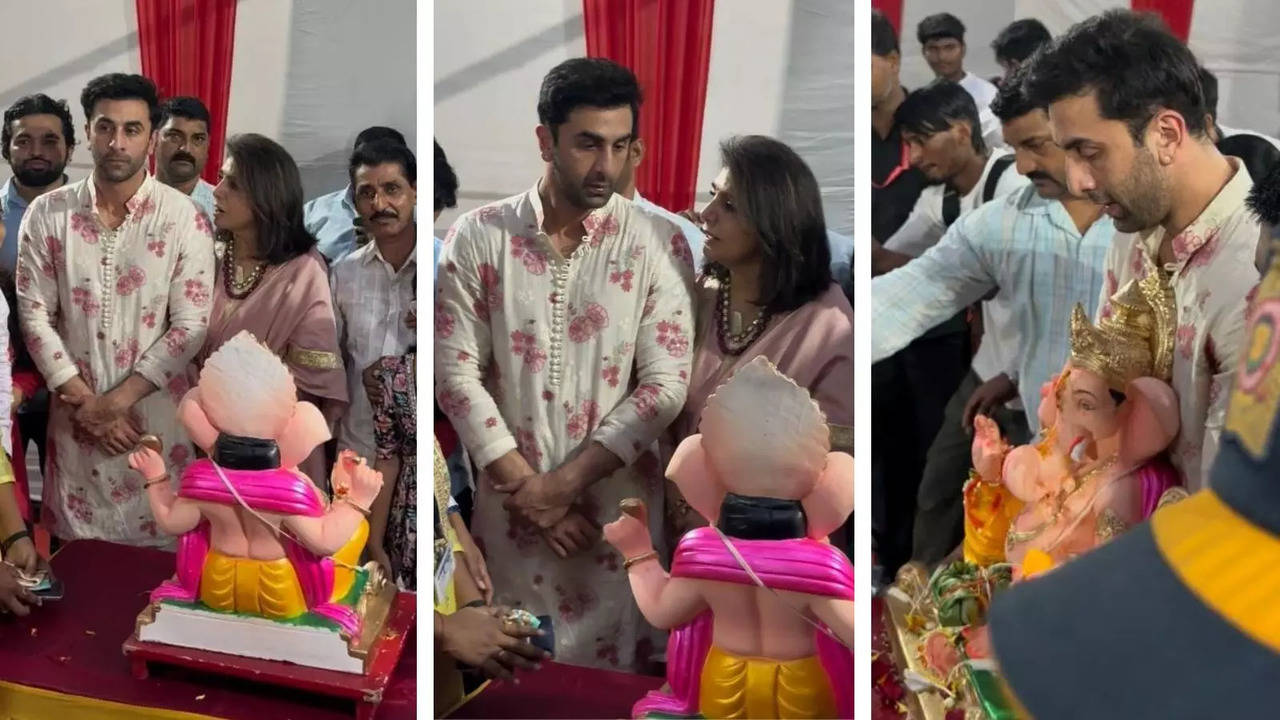 Ranbir Kapoor Spotted Taking Part In Ganpati Visarjan Rituals With Mom Neetu Kapoor. WATCH