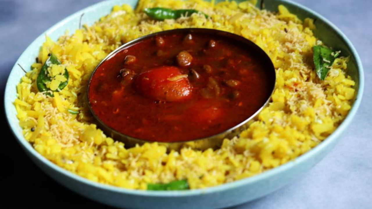 Nagpuri Tarri Poha For The Spicy Weekend Breakfast