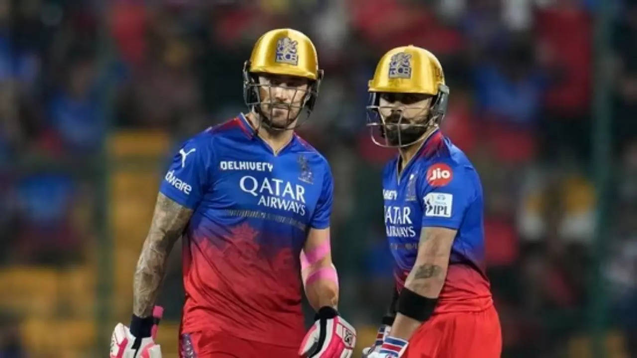 Virat Kohli and Faf du Plessis during an IPL match