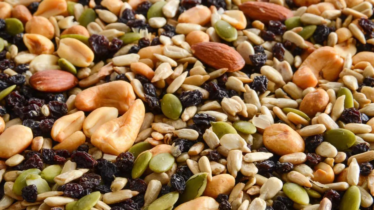 ​Know How Nuts And Seeds Can Help In Weight Loss