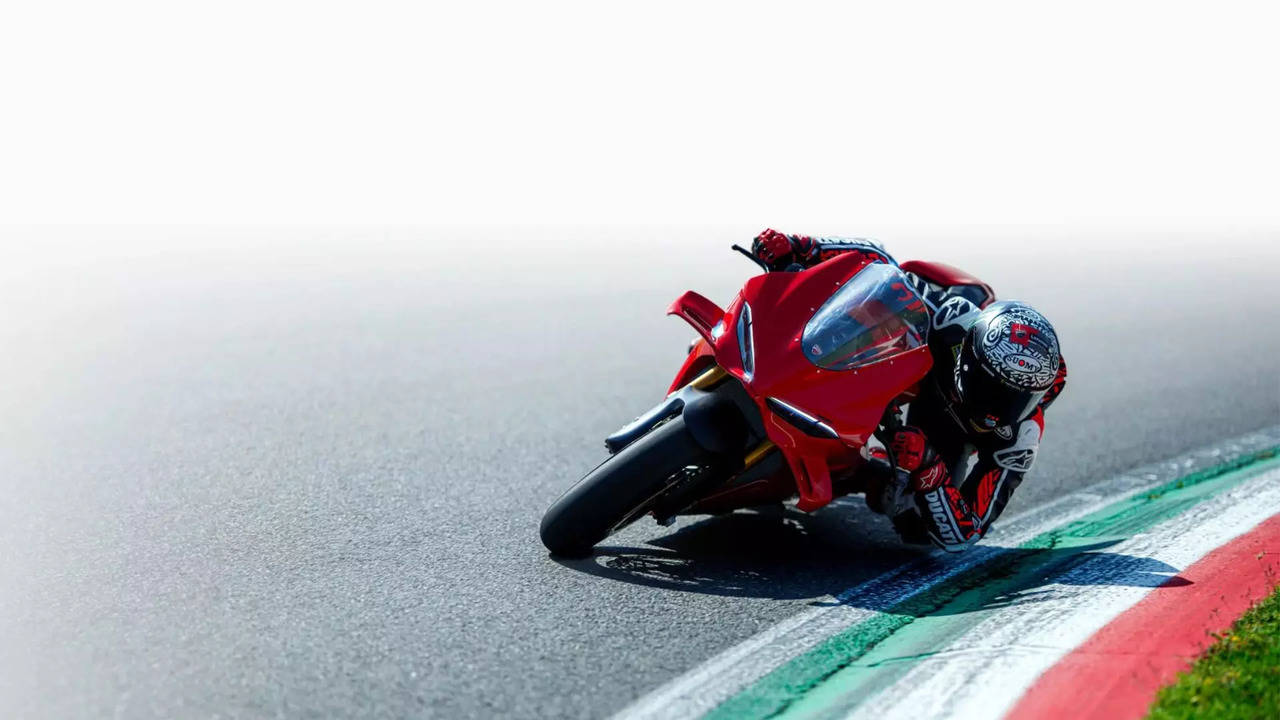 2025 Ducati Panigale V4 Times Drive (1)